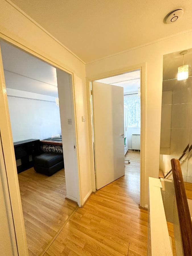 Апартаменты 36 O'Leary Square Лондон Экстерьер фото